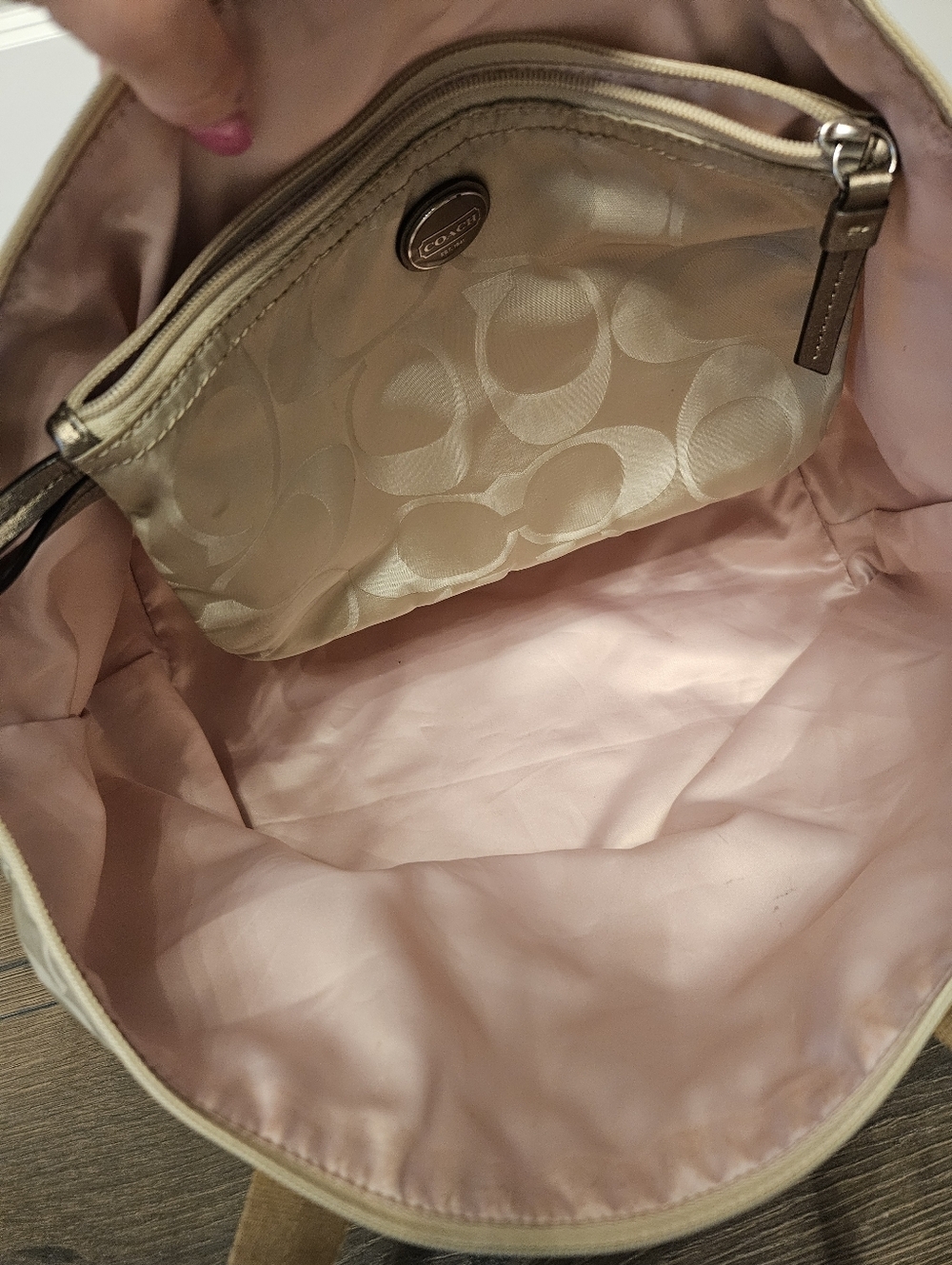 COACH GETAWAY SIGNATURE PATTERN NYLON WEEKENDER + POUCH - Picture 2 of 11